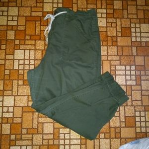 Women's olive cargo looking jeans. Size 3X